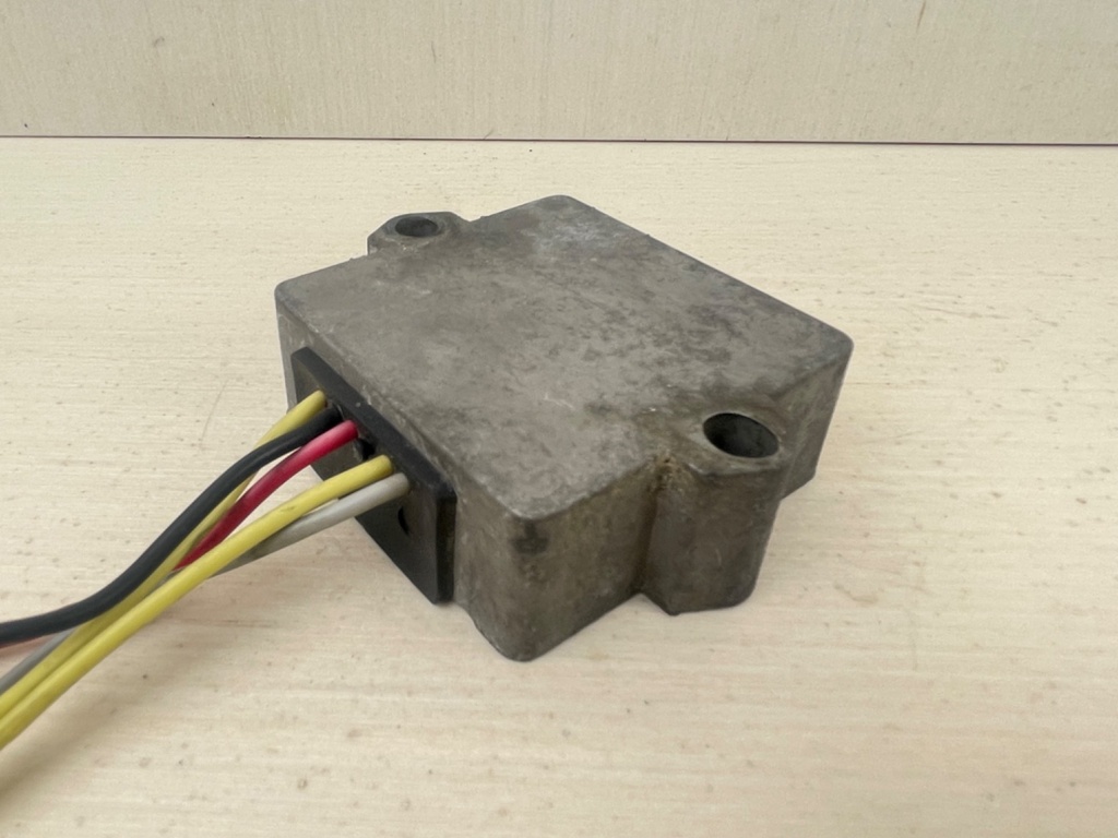 2000 Yamaha 40HP 4 Stroke Outboard Rectifier & Regulator Assembly 65W-81960-00-00