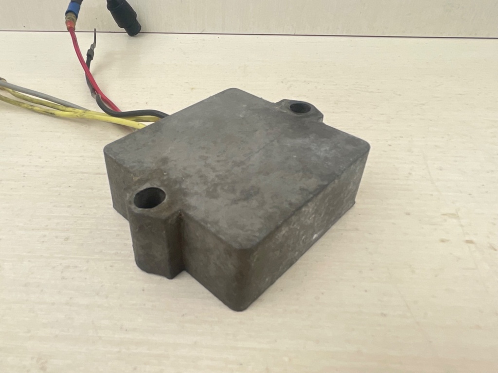 2000 Yamaha 40HP 4 Stroke Outboard Rectifier & Regulator Assembly 65W-81960-00-00