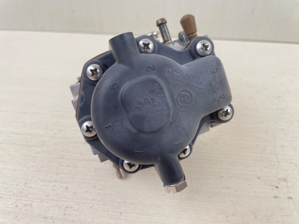 1998 Johnson Evinrude 9.9HP 2 Stroke Outboard Carburetor Assembly 0436778
