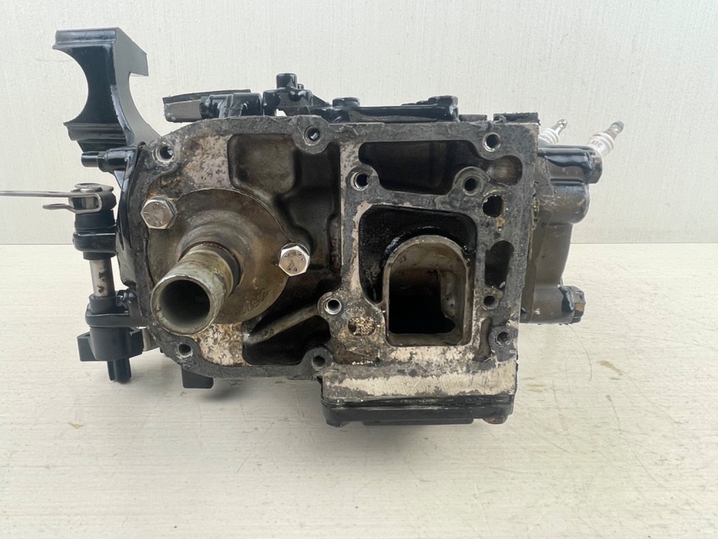 1998 Johnson 9.9 15 HP 2 Stroke Outboard Powerhead Crankcase Assembly