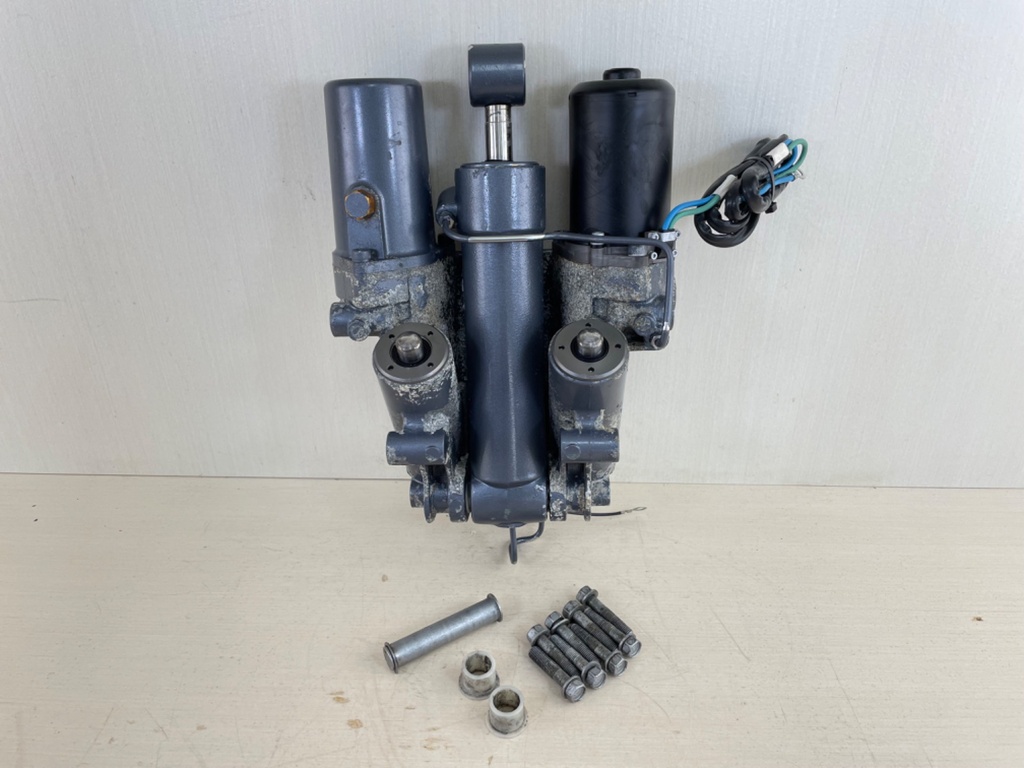 02-18 Yamaha 200 225 250 300 HP 4 Stroke Outboard Power Trim Tilt Unit - Used