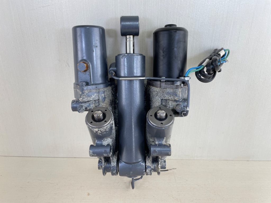 02-18 Yamaha 200 225 250 300 HP 4 Stroke Outboard Power Trim Tilt Unit - Used