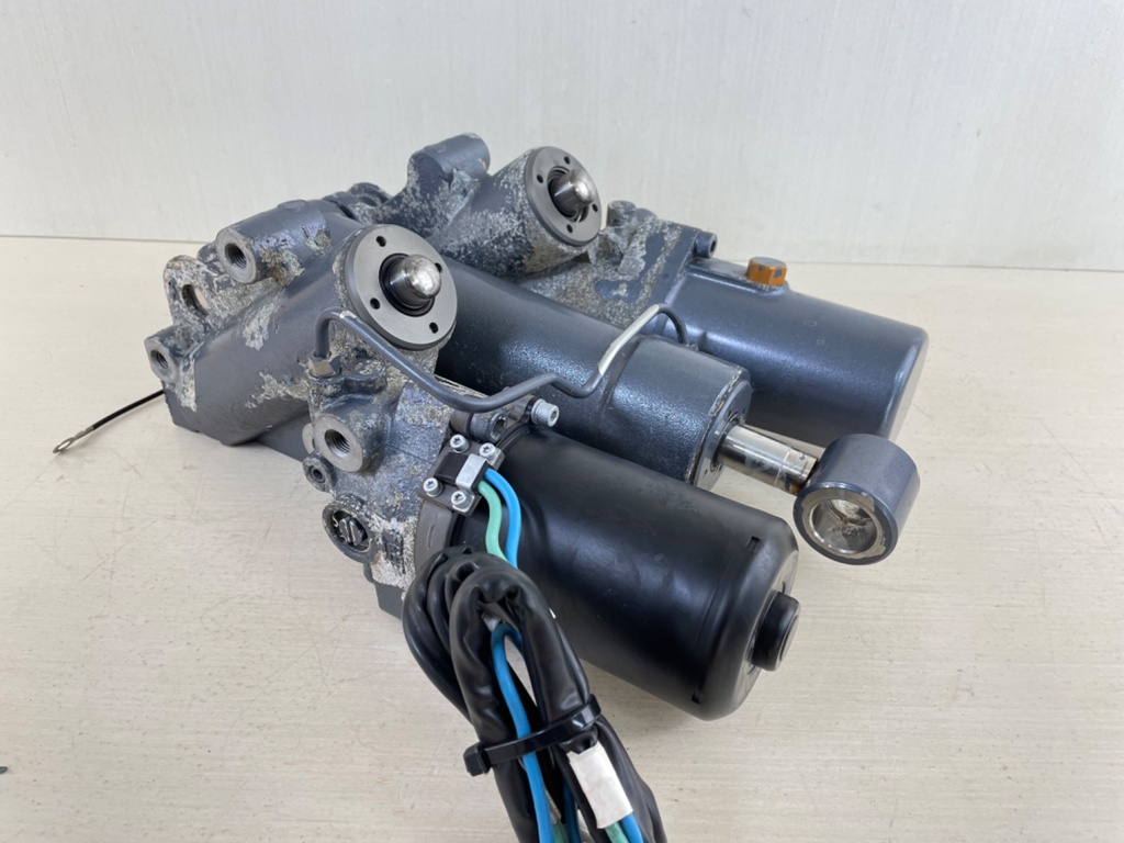 02-18 Yamaha 200 225 250 300 HP 4 Stroke Outboard Power Trim Tilt Unit - Used