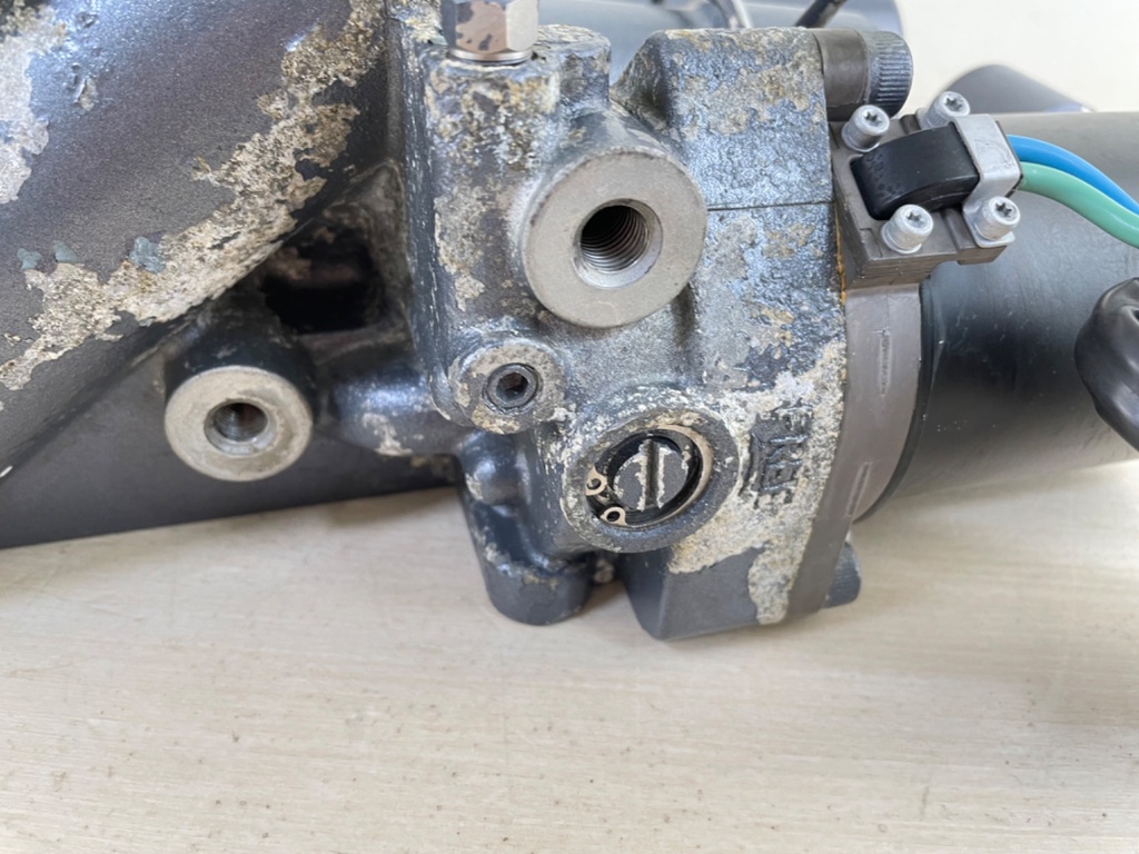 02-18 Yamaha 200 225 250 300 HP 4 Stroke Outboard Power Trim Tilt Unit - Used