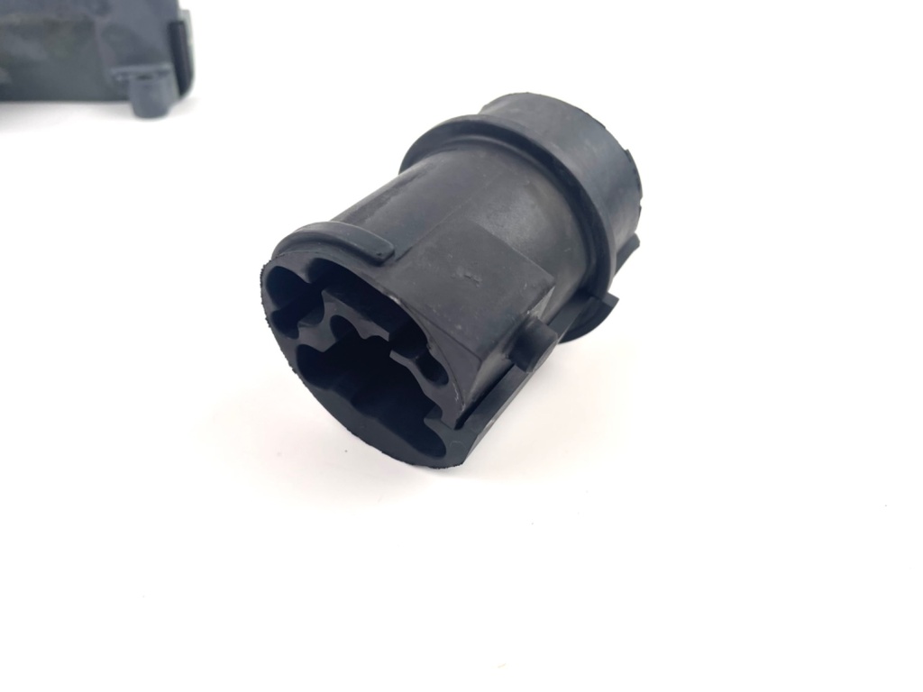 05-2014 Yamaha 150HP 4 Stroke Outboard Cable Cover Plate 63P-42738-00-8D