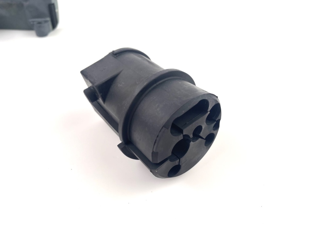 05-2014 Yamaha 150HP 4 Stroke Outboard Cable Cover Plate 63P-42738-00-8D