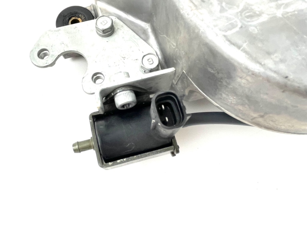 2003 Yamaha 200 HP HPDI 2 Stroke VST Float Chamber Assembly 68F-14182-01-00 OEM