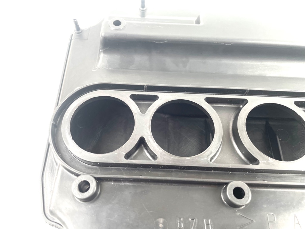 2003 Yamaha 200 HP 2 Stroke HPDI Intake Air Silencer Assembly 67H-14440-00-00 OEM