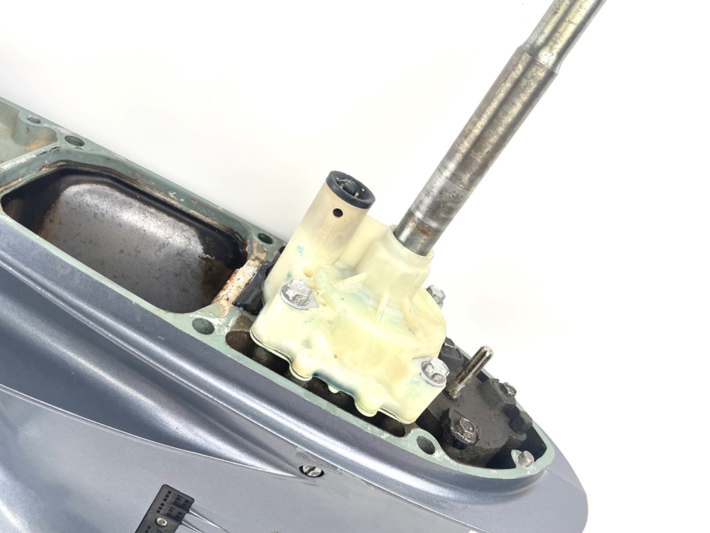 Yamaha 150 175 200 HP 2 Stroke Outboard 25" XL Lower Unit Gear Case Counter