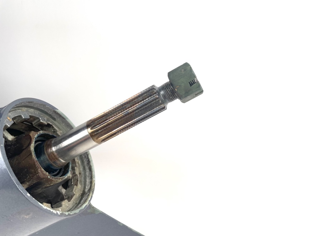 1996-2005 Yamaha 150 175 200 HP 2 Stroke 25" XL Lower Unit Gear Case 64E-45300-24-8D