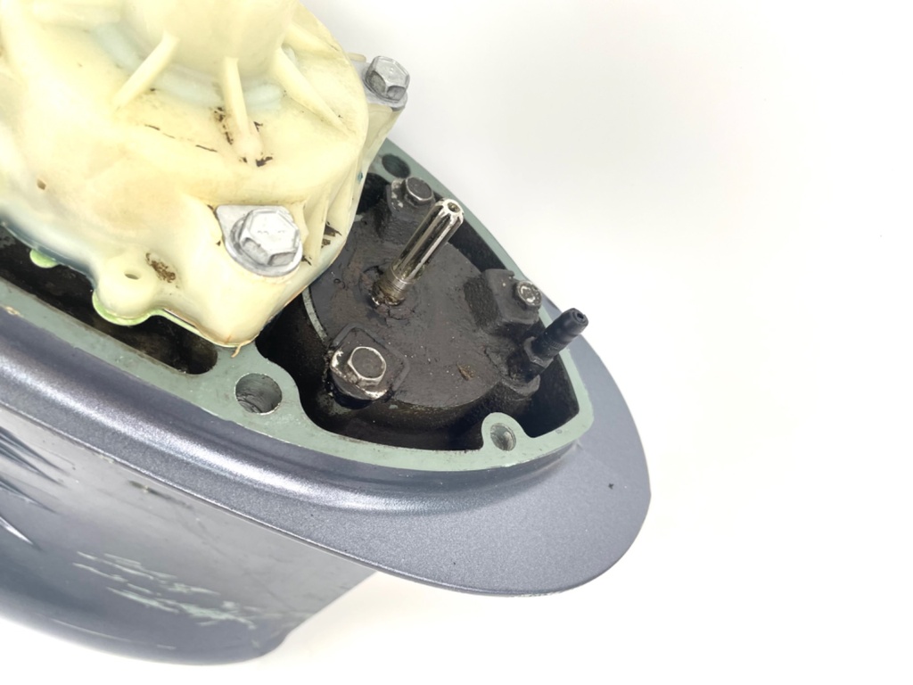 1996-2005 Yamaha 150 175 200 HP 2 Stroke 25" XL Lower Unit Gear Case 64E-45300-24-8D