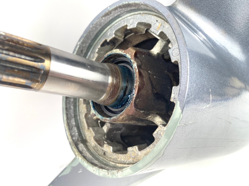 1996-2005 Yamaha 150 175 200 HP 2 Stroke 25" XL Lower Unit Gear Case 64E-45300-24-8D