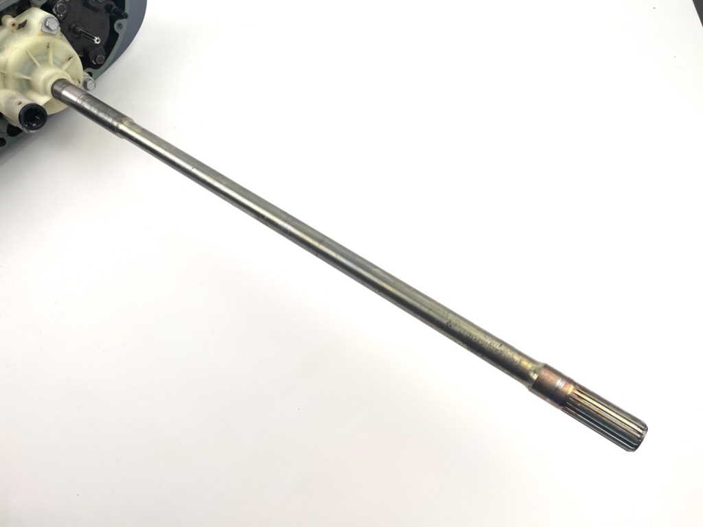 1996-2005 Yamaha 150 175 200 HP 2 Stroke 25" XL Lower Unit Gear Case 64E-45300-24-8D