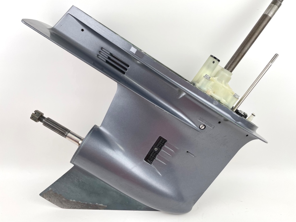 2004 + Yamaha 150HP 4 Stroke Outboard 25" XL Shaft Lower Unit Gear Case LH Counter