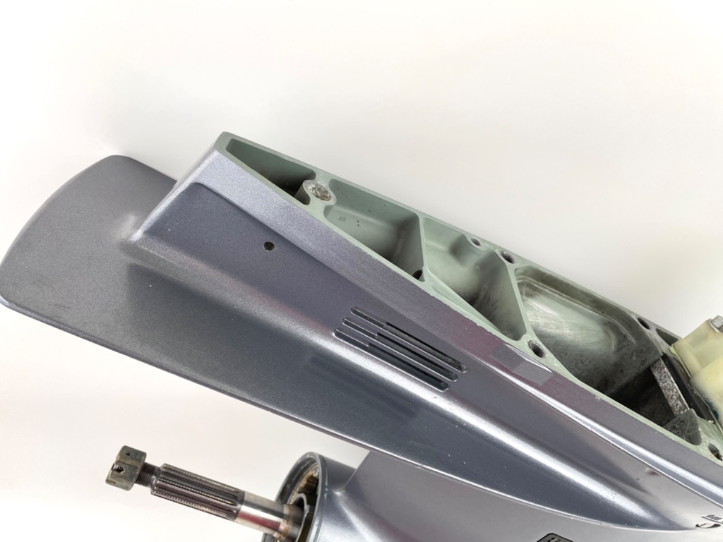 2004 + Yamaha 150HP 4 Stroke Outboard 25" XL Shaft Lower Unit Gear Case LH Counter