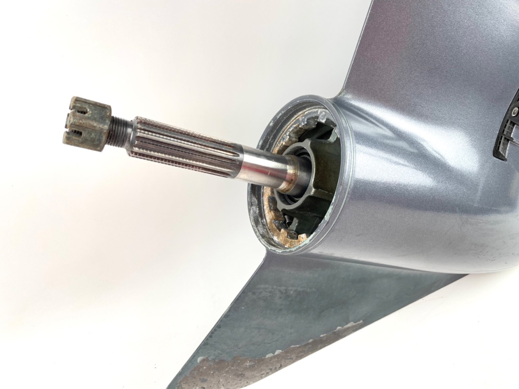 2004 + Yamaha 150HP 4 Stroke Outboard 25" XL Shaft Lower Unit Gear Case LH Counter