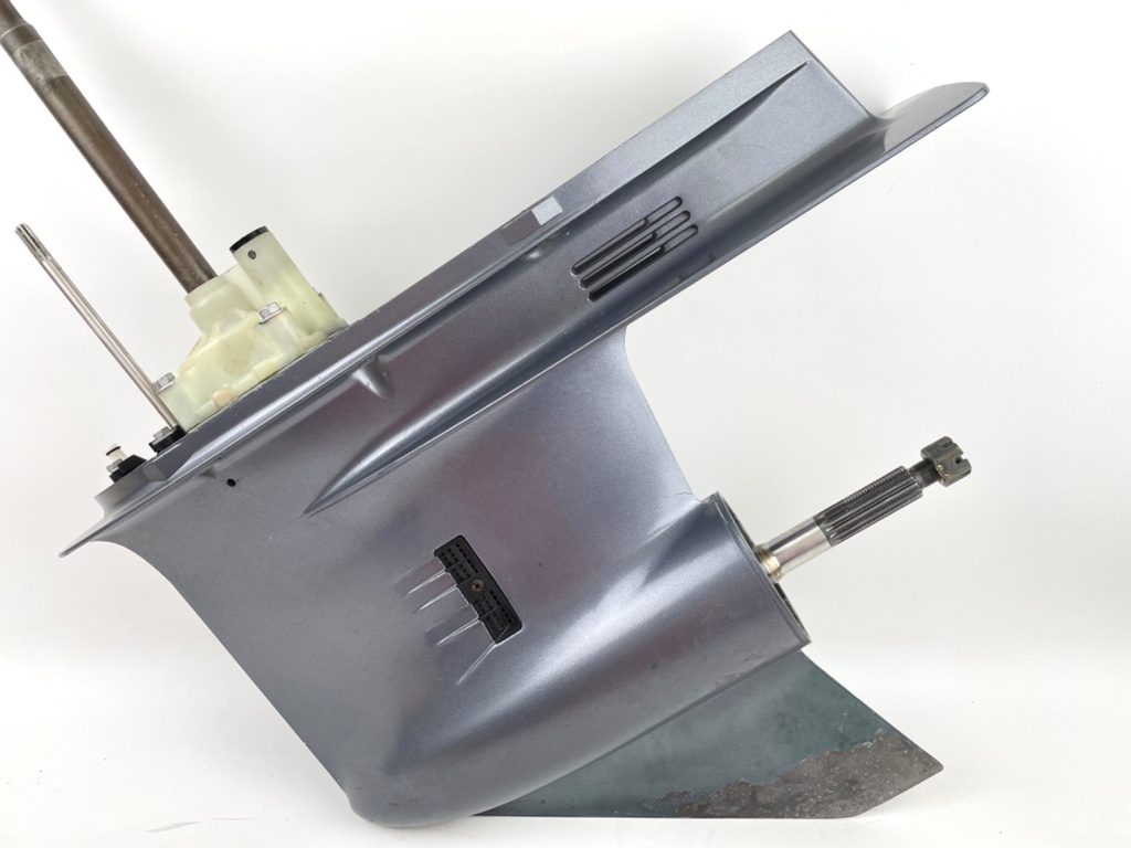 2004 + Yamaha 150HP 4 Stroke Outboard 25" XL Shaft Lower Unit Gear Case LH Counter