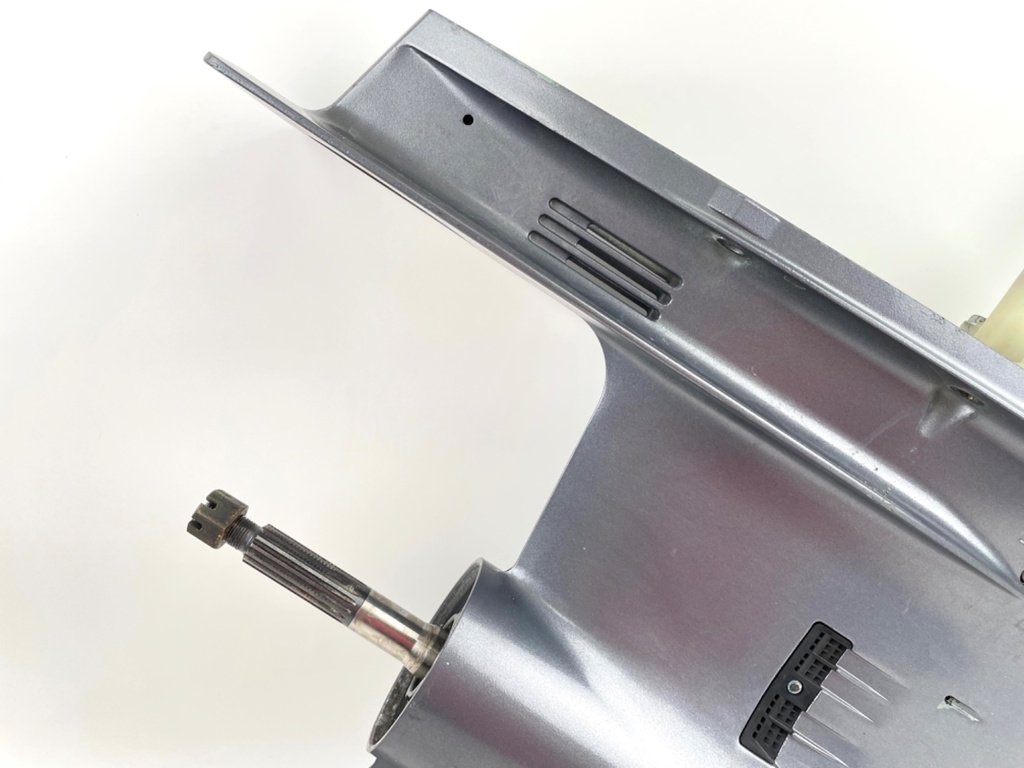 2004 + Yamaha 150HP 4 Stroke 25" Shaft Lower Unit Gear Case 63P-45300-17-8D RH