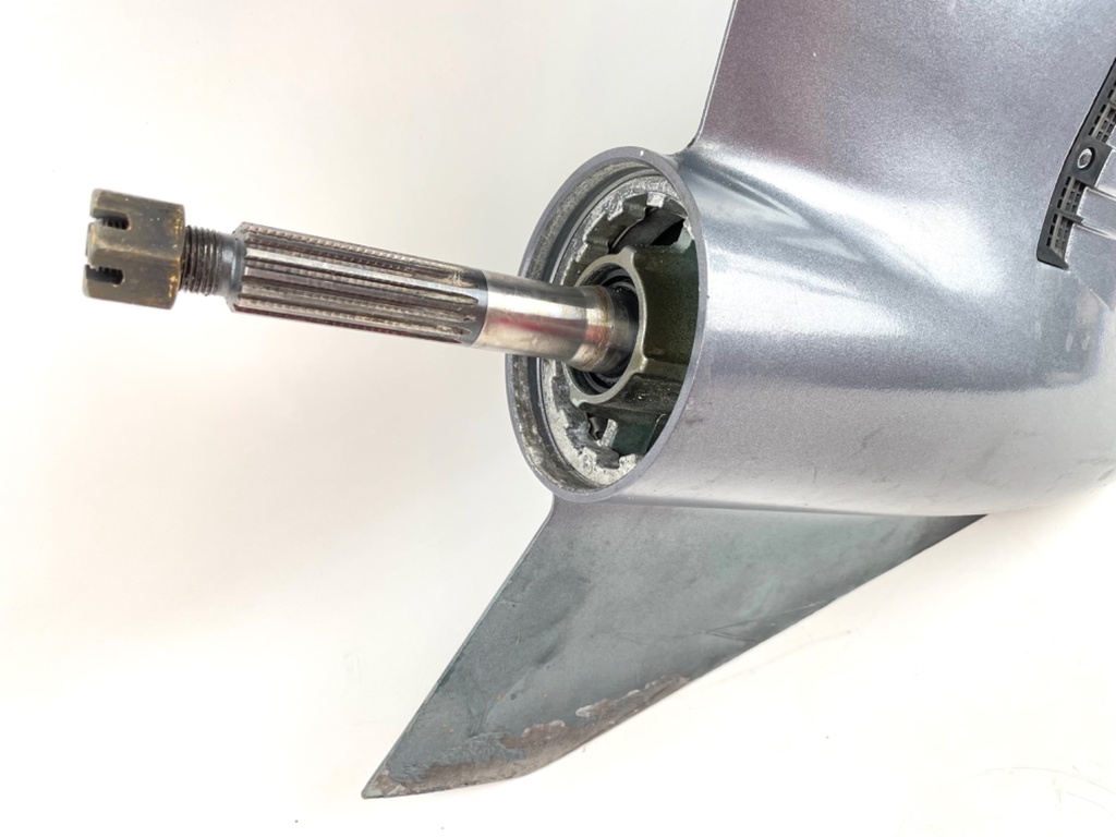 2004 + Yamaha 150HP 4 Stroke 25" Shaft Lower Unit Gear Case 63P-45300-17-8D RH