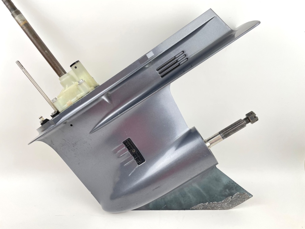 2004 + Yamaha 150HP 4 Stroke 25" Shaft Lower Unit Gear Case 63P-45300-17-8D RH