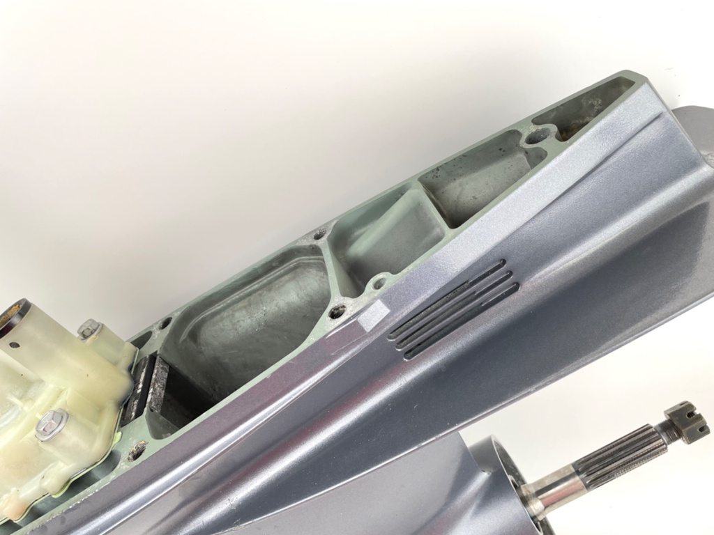 2004 + Yamaha 150HP 4 Stroke 25" Shaft Lower Unit Gear Case 63P-45300-17-8D RH