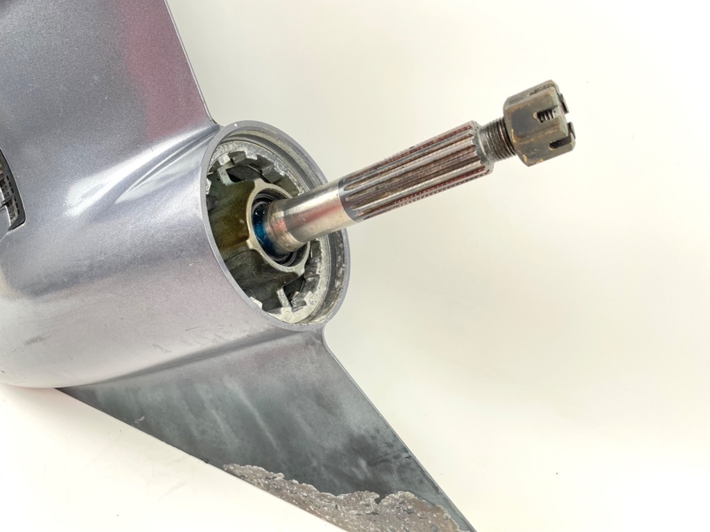 2004 + Yamaha 150HP 4 Stroke 25" Shaft Lower Unit Gear Case 63P-45300-17-8D RH