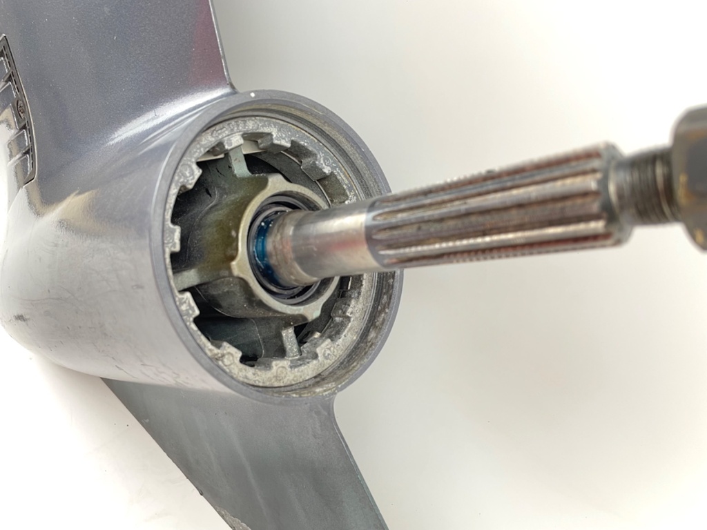 2004 + Yamaha 150HP 4 Stroke 25" Shaft Lower Unit Gear Case 63P-45300-17-8D RH