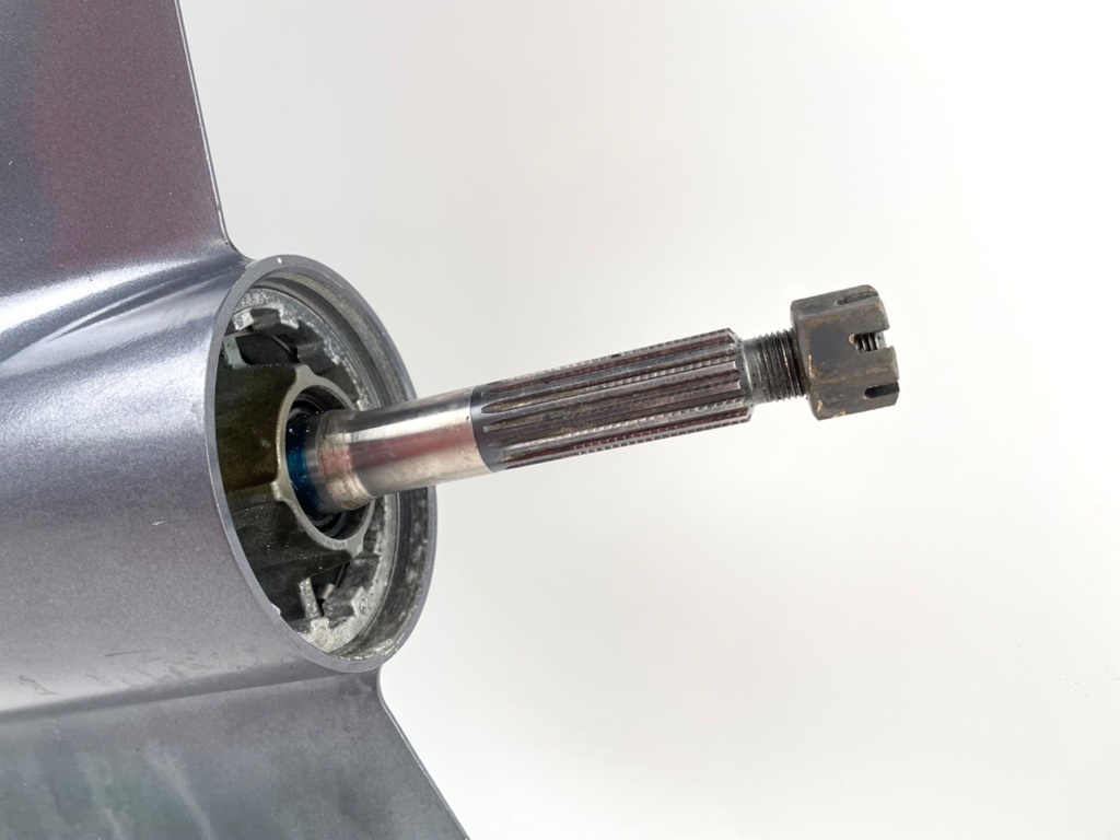 2004 + Yamaha 150HP 4 Stroke 25" Shaft Lower Unit Gear Case 63P-45300-17-8D RH