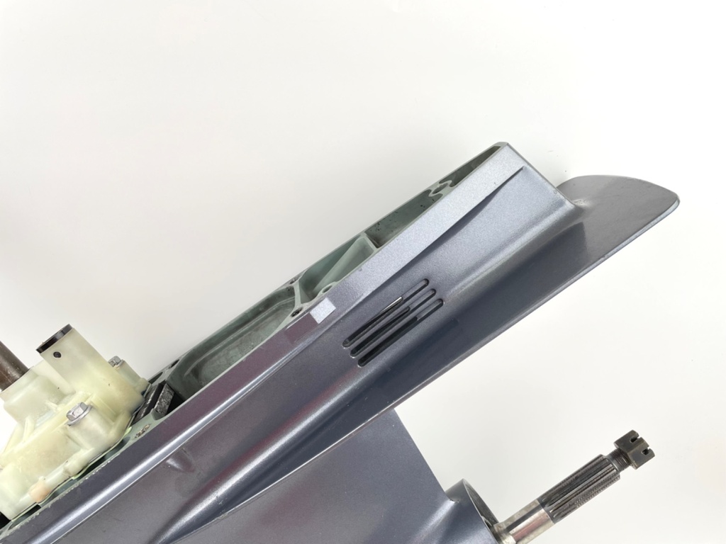 2004 + Yamaha 150HP 4 Stroke 25" Shaft Lower Unit Gear Case 63P-45300-17-8D RH