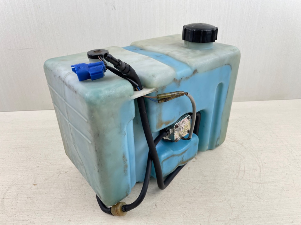 Yamaha Outboard 2 Stroke Remote Oil Tank & Pump With Sensor 2.8 Gallons