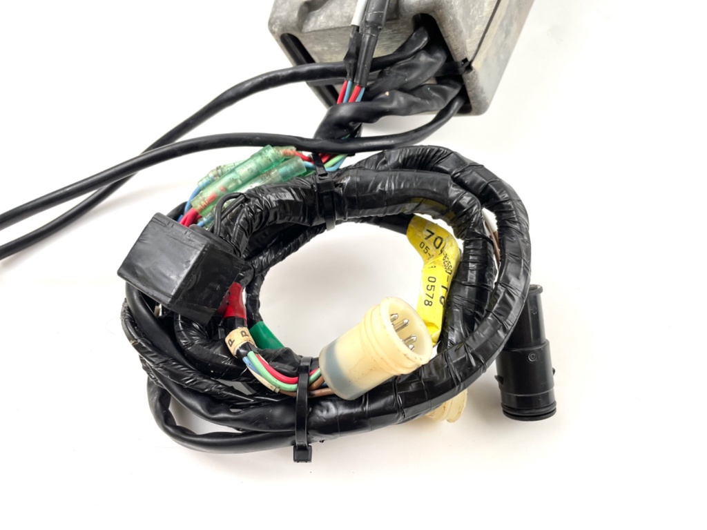 Yamaha 704 Top Mount Dual Twin Outboard Engine Control Box  704-48207-R0-00