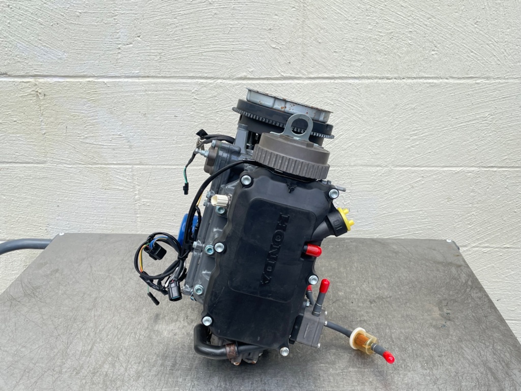 2007 Honda 25HP 4 Stroke Outboard Powerhead Crankcase Assembly 12200-ZW2-416ZA