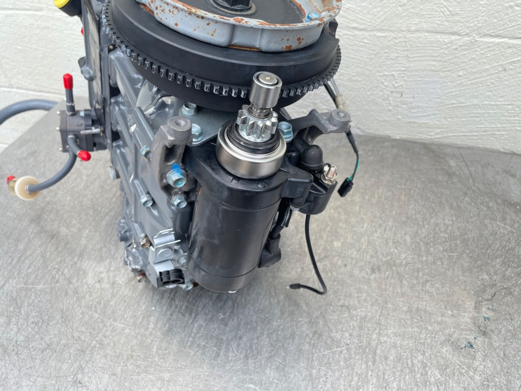 2007 Honda 25HP 4 Stroke Outboard Powerhead Crankcase Assembly 12200-ZW2-416ZA