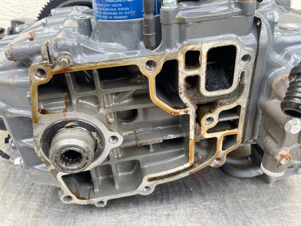 2007 Honda 25HP 4 Stroke Outboard Powerhead Crankcase Assembly 12200-ZW2-416ZA