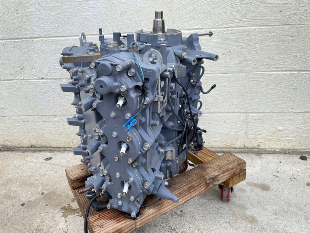 2003 Yamaha 200 HP 2 Stroke Powerhead 68F-W0090-12-1S OEM Outboard