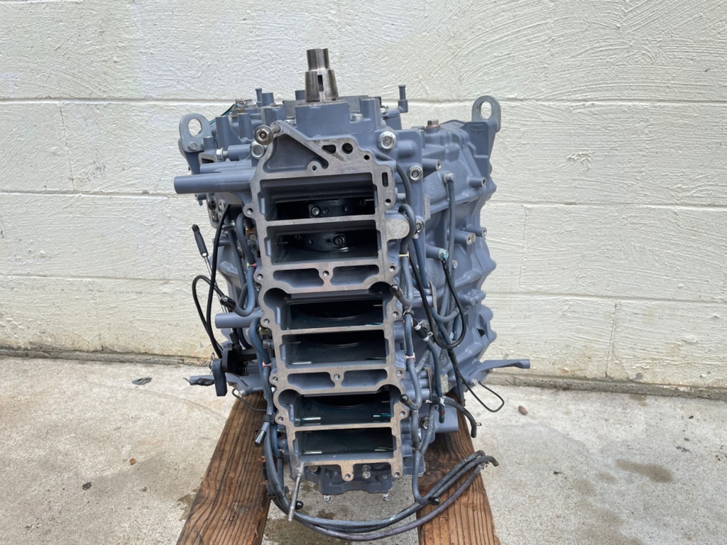 2003 Yamaha 200 HP 2 Stroke Powerhead 68F-W0090-12-1S OEM Outboard