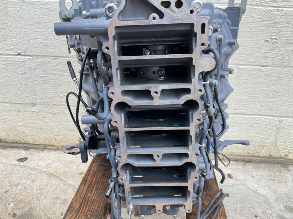 2003 Yamaha 200 HP 2 Stroke Powerhead 68F-W0090-12-1S OEM Outboard