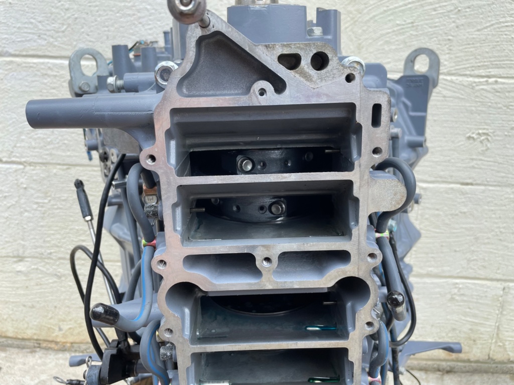 2003 Yamaha 200 HP 2 Stroke Powerhead 68F-W0090-12-1S OEM Outboard