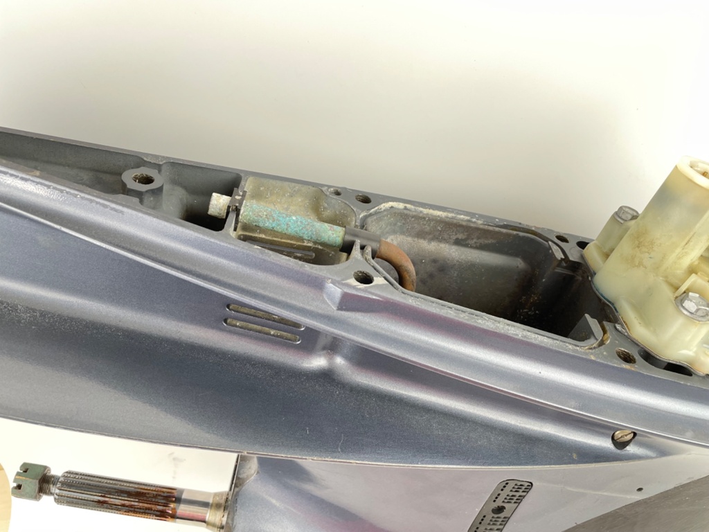 Yamaha F350 350HP Outboard 25" XL Lower Unit Gear Case LH Counter Rotation