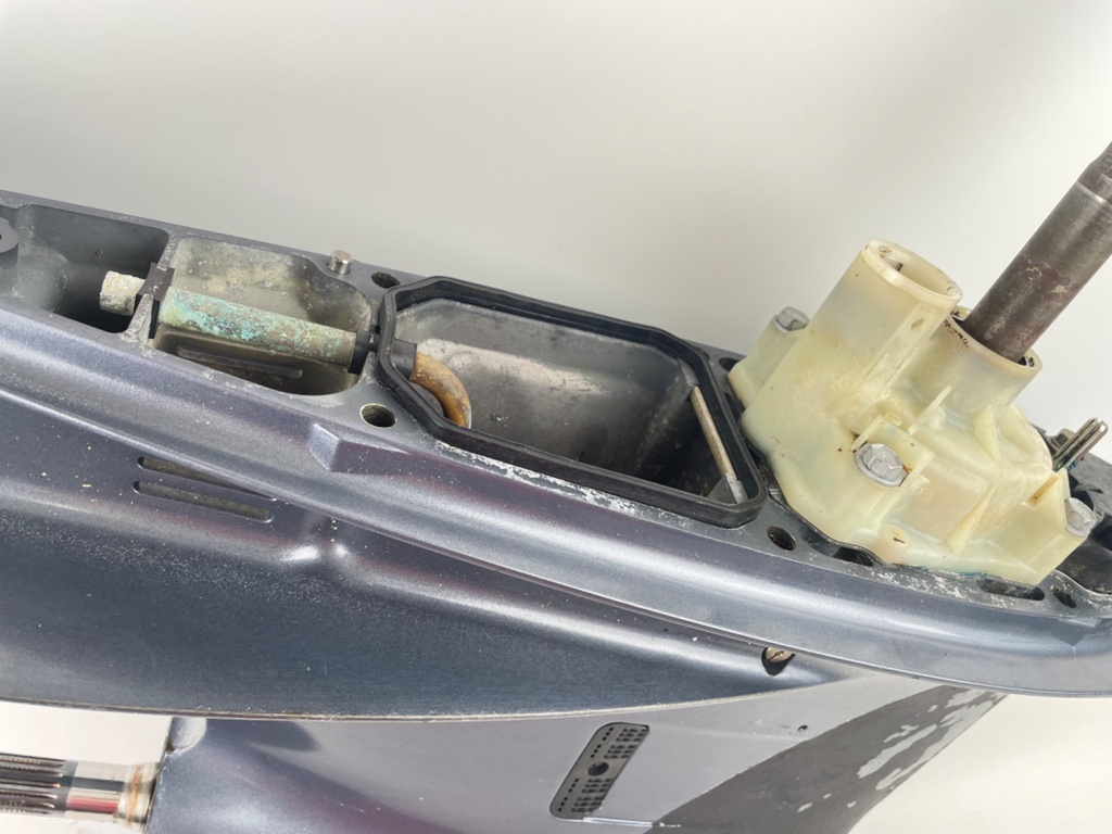 Yamaha F350 350HP Outboard 25" XL Lower Unit Gear Case RH Right Hand Rotation