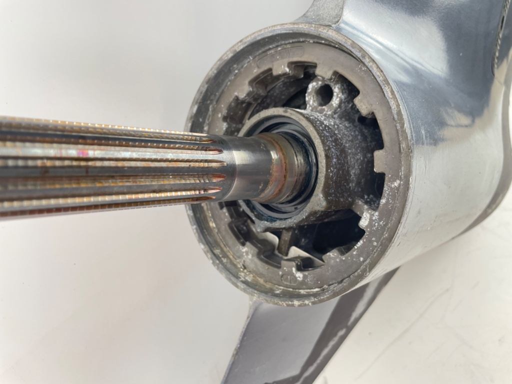 Yamaha F350 350HP Outboard 25" XL Lower Unit Gear Case RH Right Hand Rotation