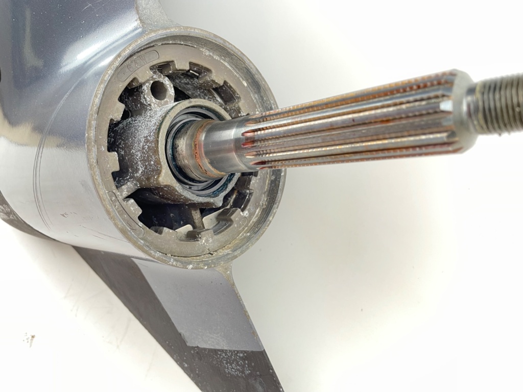 Yamaha F350 350HP Outboard 25" XL Lower Unit Gear Case RH Right Hand Rotation