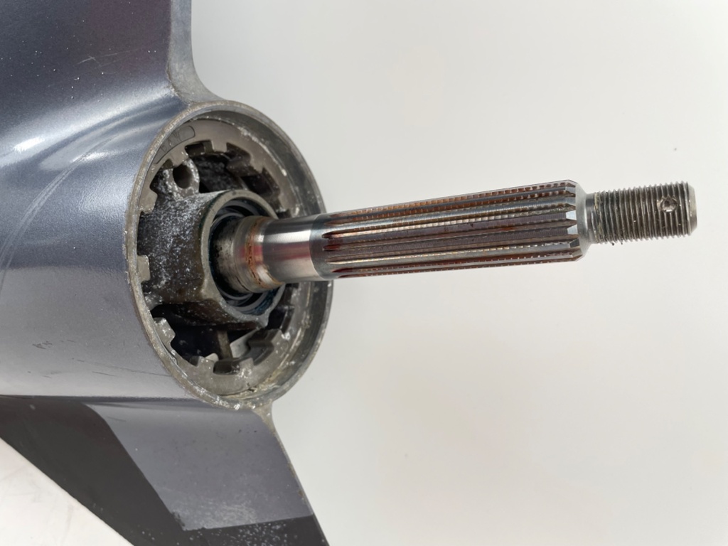 Yamaha F350 350HP Outboard 25" XL Lower Unit Gear Case RH Right Hand Rotation