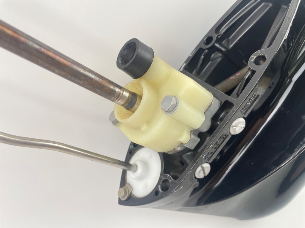 2021 Mercury 9.9 HP 4 Stroke 20" Long Lower Unit Gear Case Like New