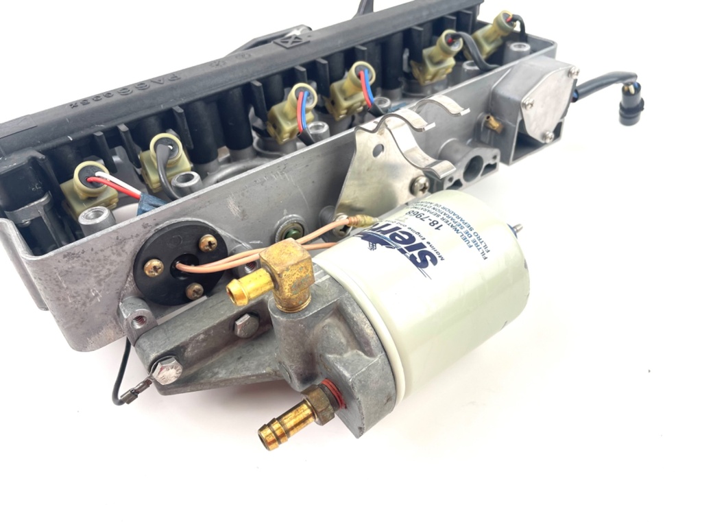 2001 Mercury 200 HP 2 Stroke EFI Fuel Management System 14817A31 OEM Outboard