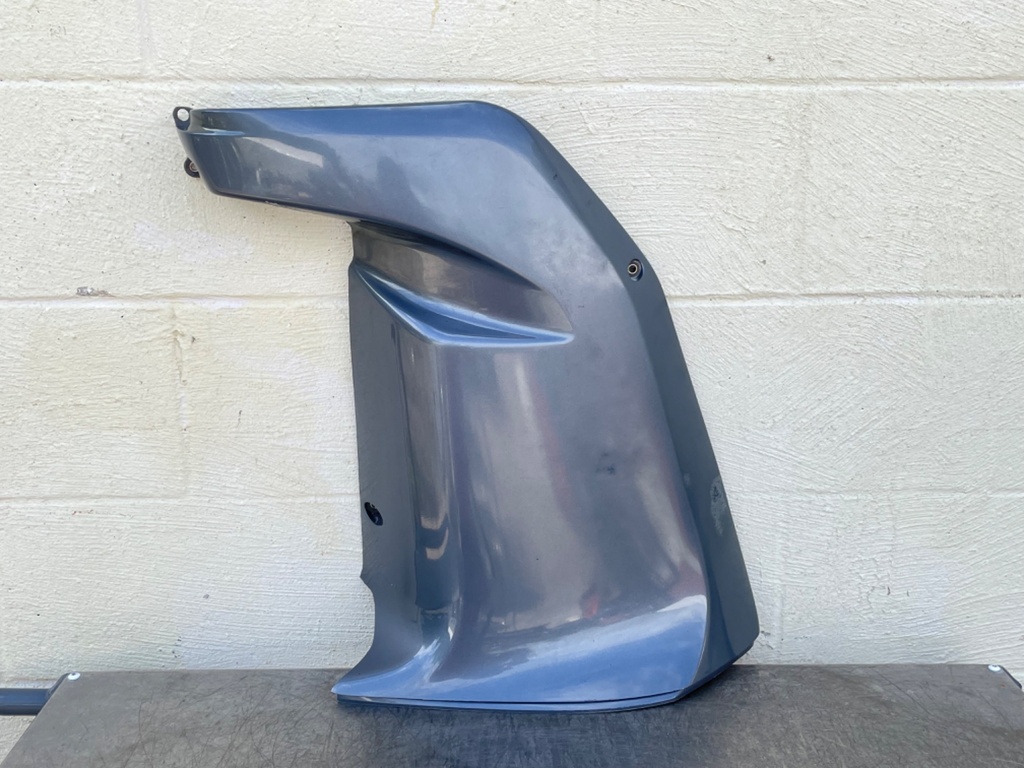 2003 Yamaha 225 HP 4 Stroke Outboard Lower Apron Cowling Starboard 69J-42771-00-8D OEM