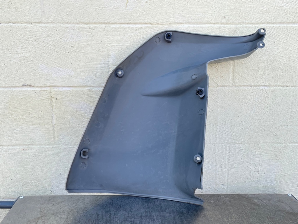 2003 Yamaha 225 HP 4 Stroke Outboard Lower Apron Cowling Starboard 69J-42771-00-8D OEM