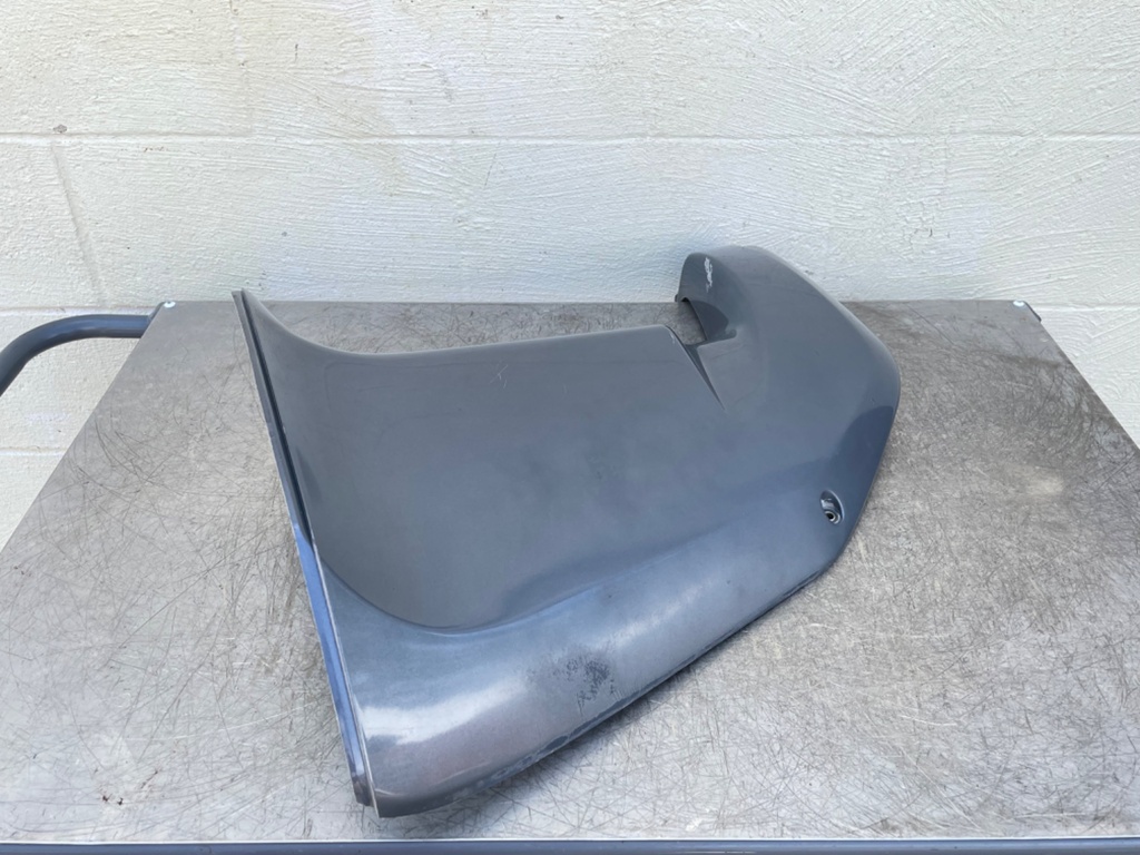 2003 Yamaha 225 HP 4 Stroke Outboard Lower Apron Cowling Starboard 69J-42771-00-8D OEM