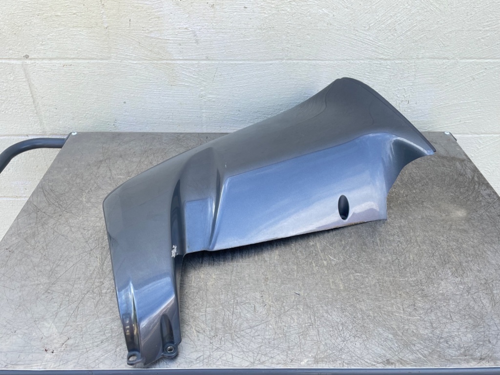 2003 Yamaha 225 HP 4 Stroke Outboard Lower Apron Cowling Starboard 69J-42771-00-8D OEM