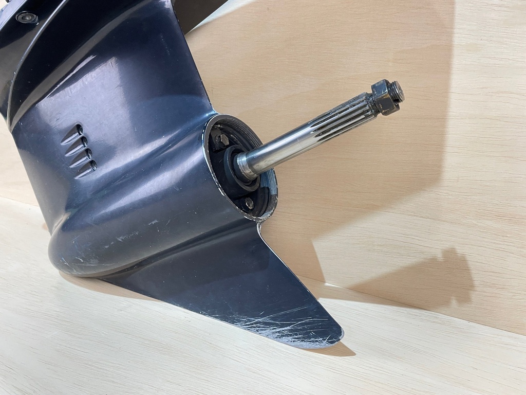 1999 Evinrude 175HP Outboard Lower Unit Gear Case 20" Shaft L